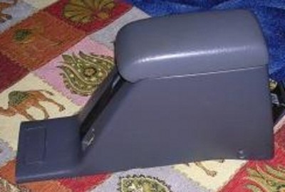 Mittelarmlehne EG Kunstleder zugeschnitten.jpg