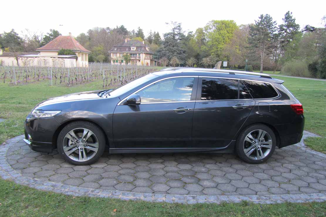 Honda_Accord_Tourer_005.jpg