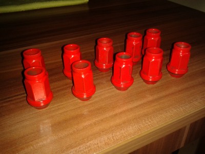 nutten rot.jpg