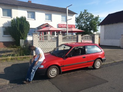 Erstmal was zu futtern holen.jpg