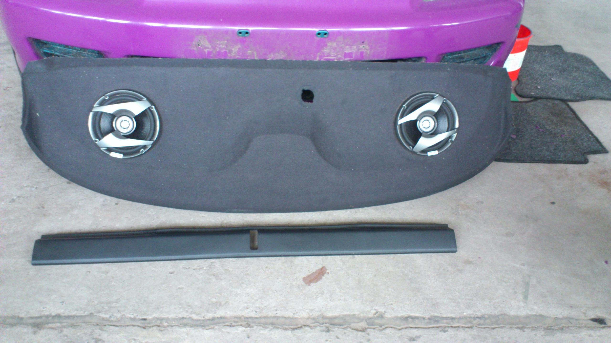 Heckablage mit Plastikabdeckung.JPG