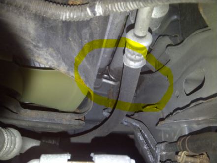 Honda_feuchte-Stelle-am-Kühler (Bild 3).JPG