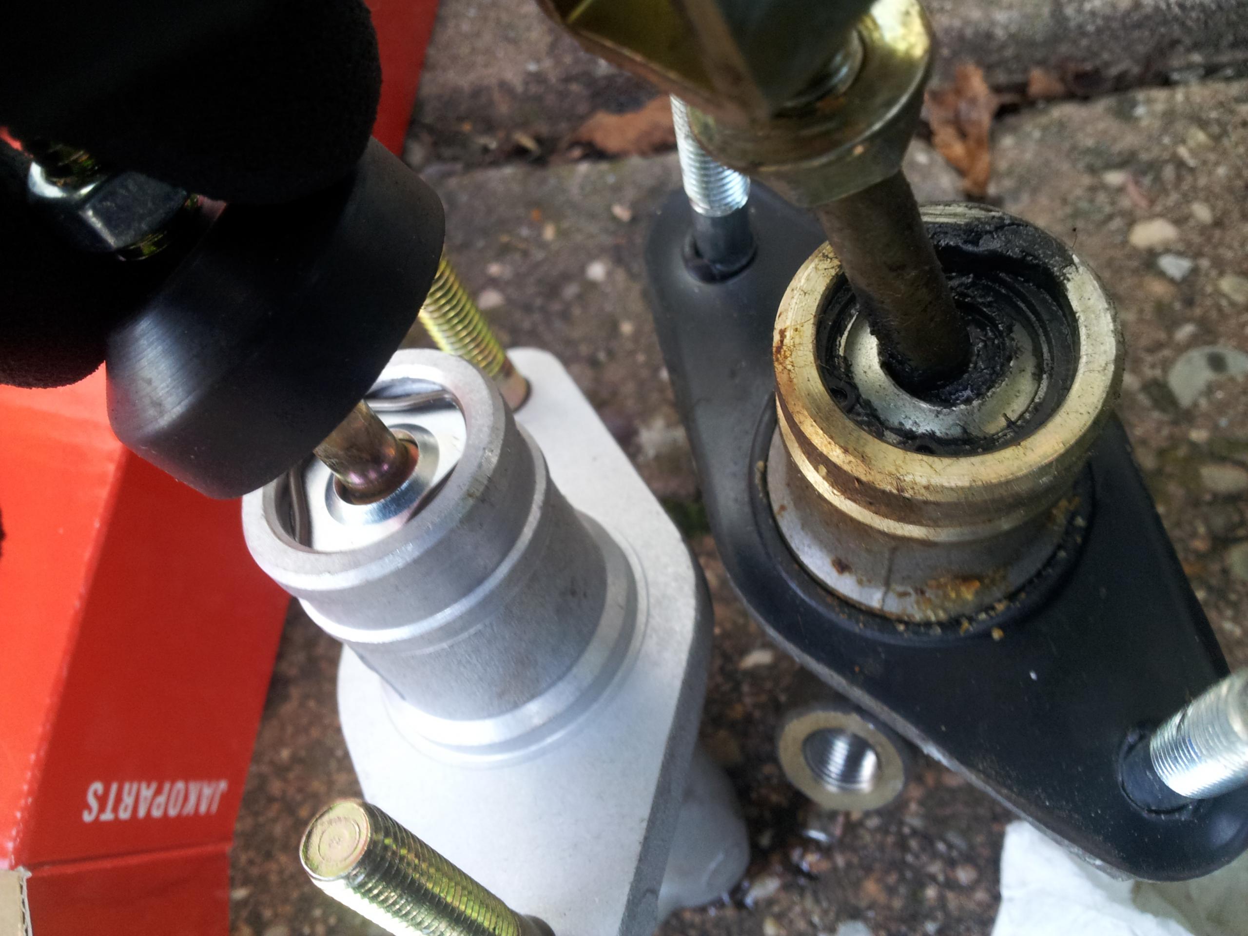 Kupplungsgeber neu und alt.jpg