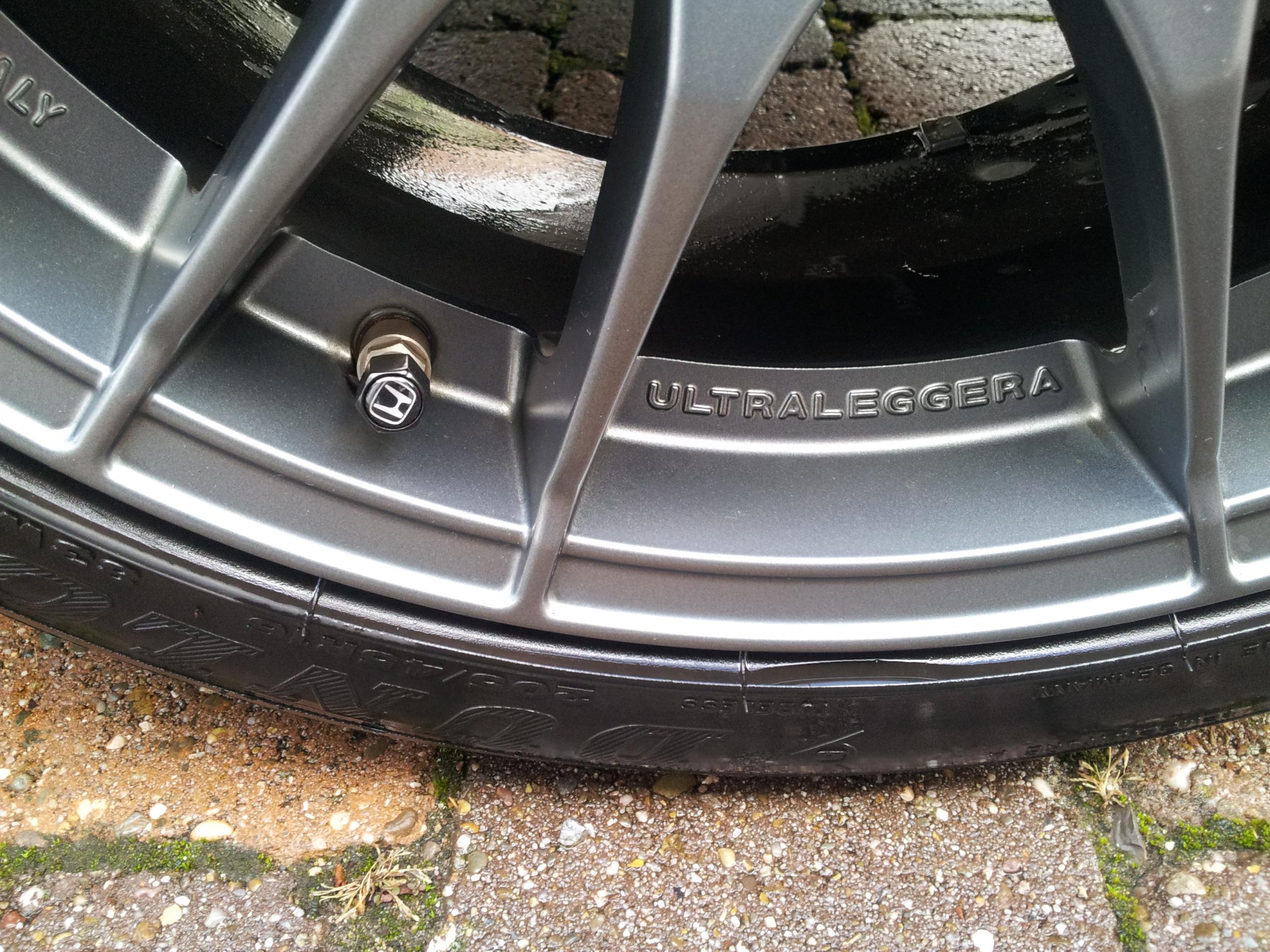 Ventildeckel mit  Logo.jpg