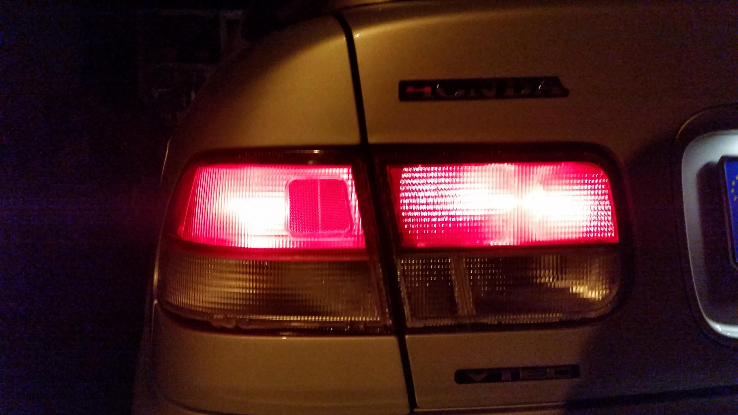 kirschrote Beleuchtung.jpg