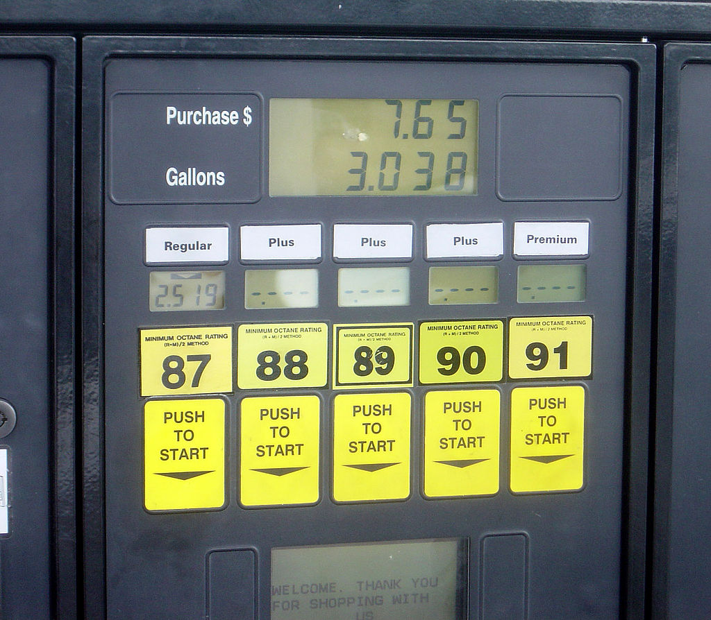 1024px-Gas_Station_Pump_Five_Octane_Ratings.jpg