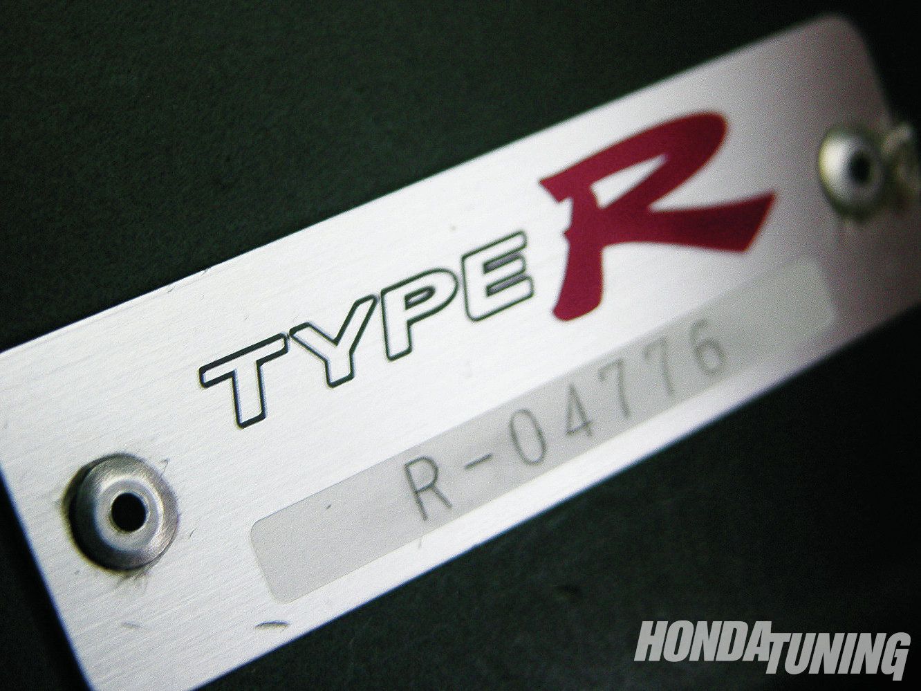 htup-1210-08-o+2005-honda-civic+type-r-vin-plate.jpg