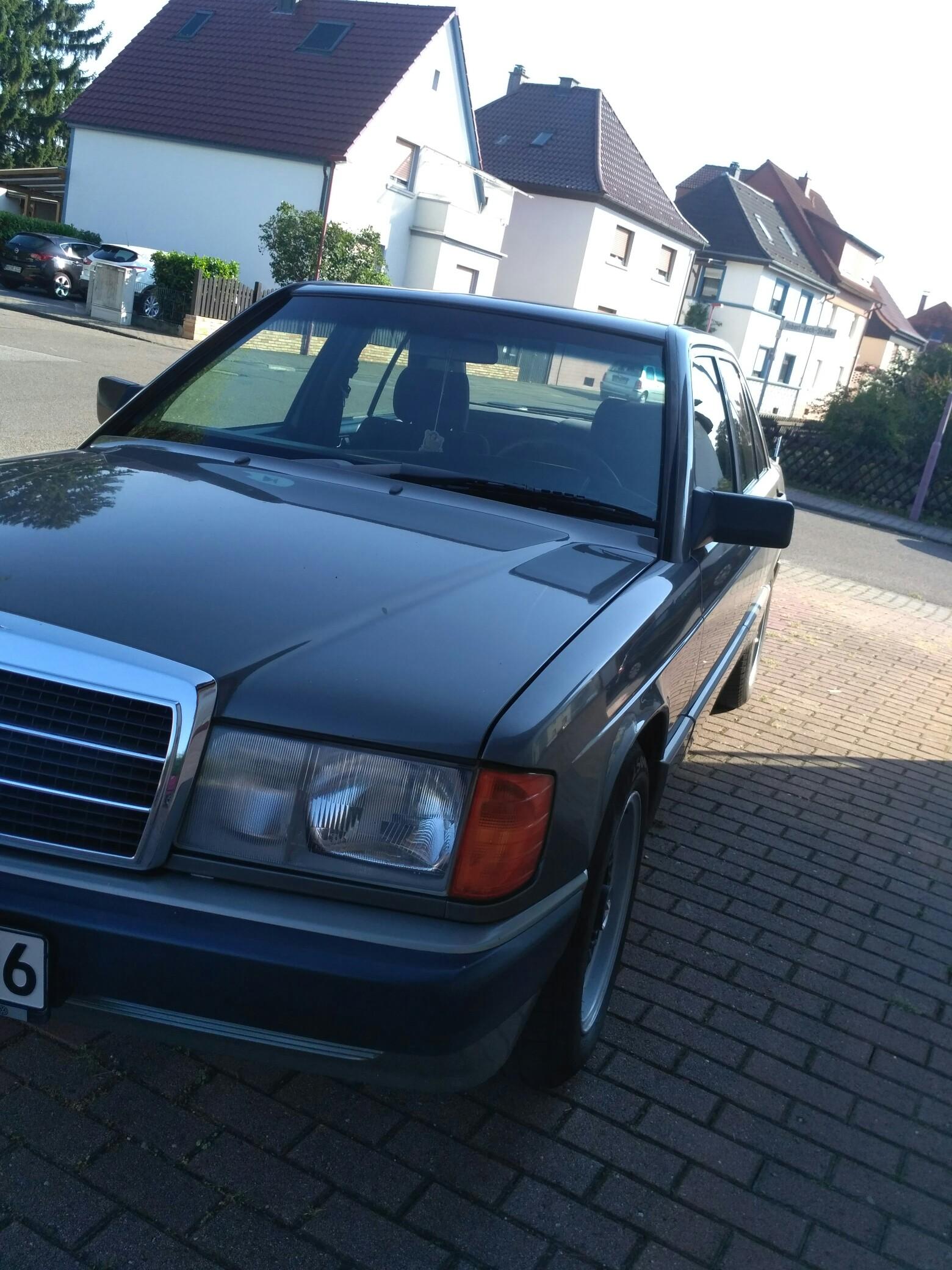 Mercedes-190E-2-0-W201.jpg
