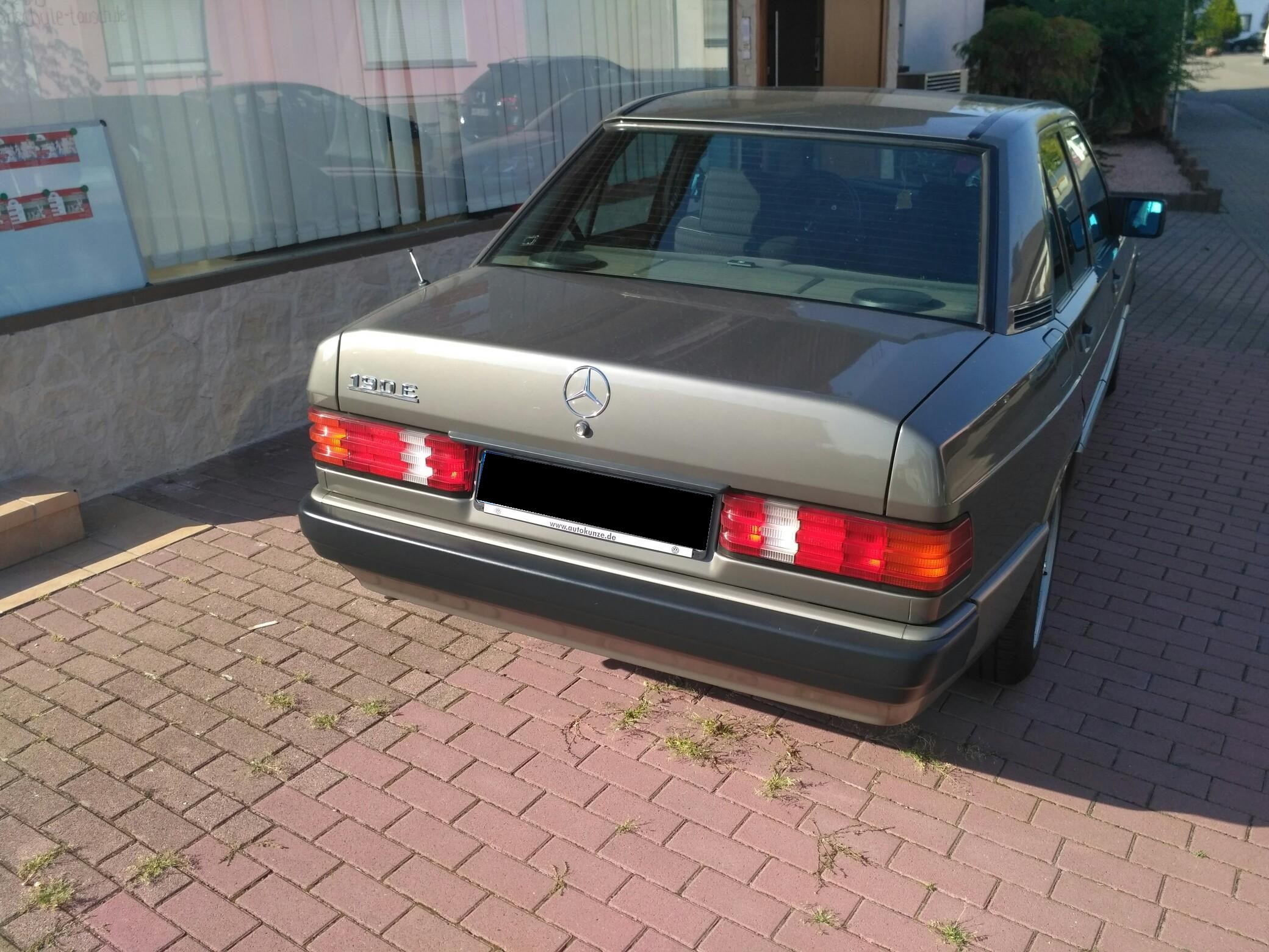 Mercedes-190E-2-0-W201-2777c096.jpg