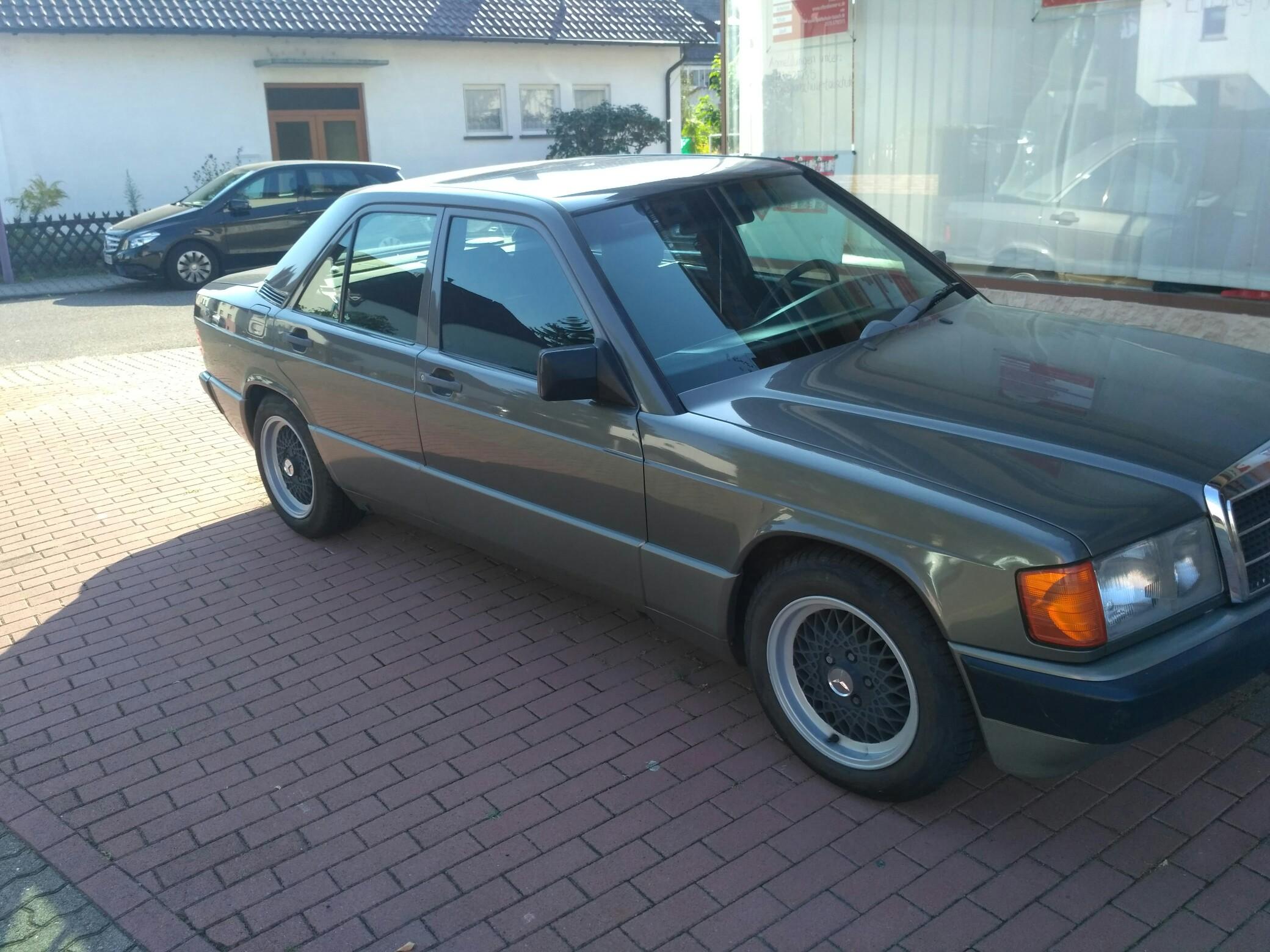 Mercedes-190E-2-0-W201-2be1ec23.jpg