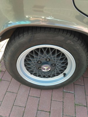 Mercedes-190E-2-0-W201-5cd4e695.jpg