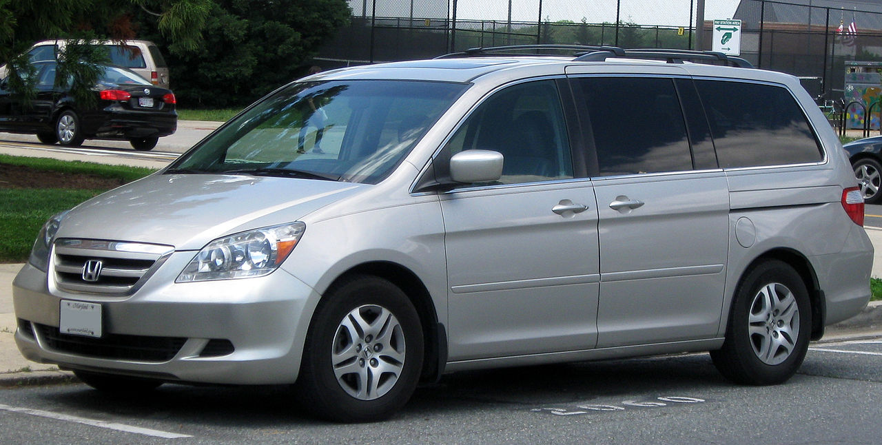 1280px-2005-2007_Honda_Odyssey_--_05-09-2011.jpg