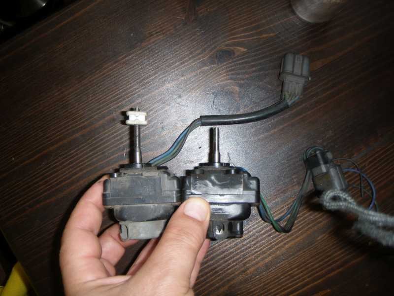 Porovnání motork&#367; nakláp&#283;ní sv&#283;tel ED9 a EE8 - 004.jpg