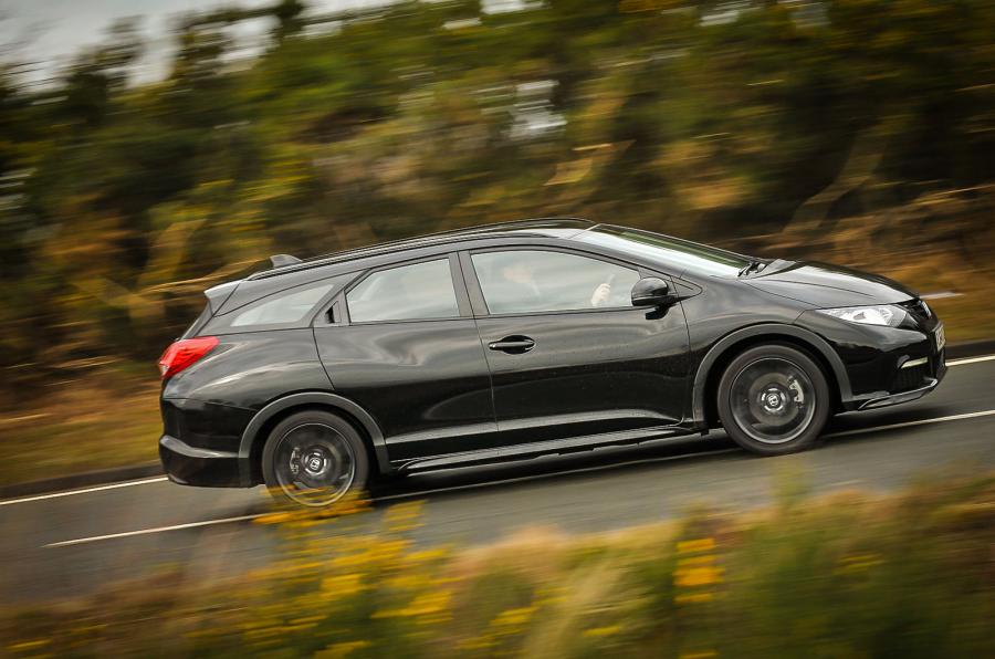 honda-civic-tourer-2015-blck-18.jpg